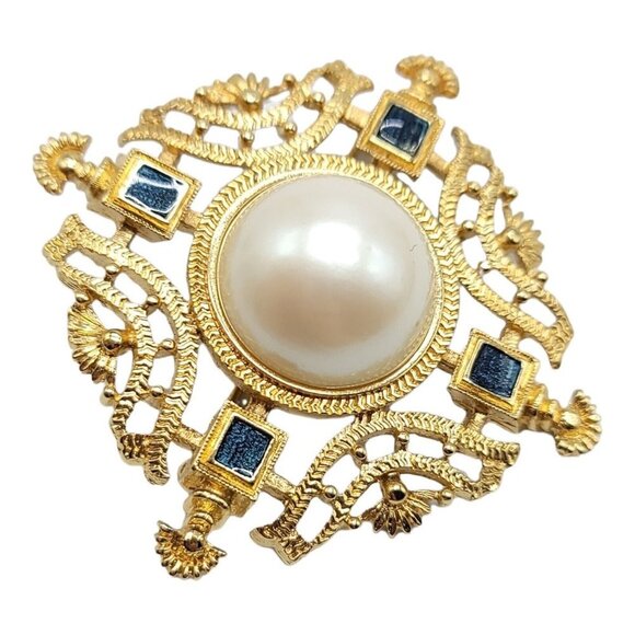 Monet Faux Pearl Blue Enamel Gold Tone Openwork Medallion Vintage Brooch - Picture 3 of 4